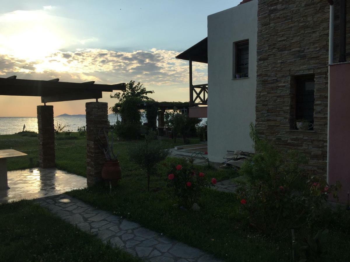 فيلا Seafront House With Garden إيريسوس المظهر الخارجي الصورة
